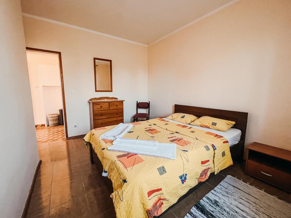 Vladivostok Apartments Tivat Exterior foto
